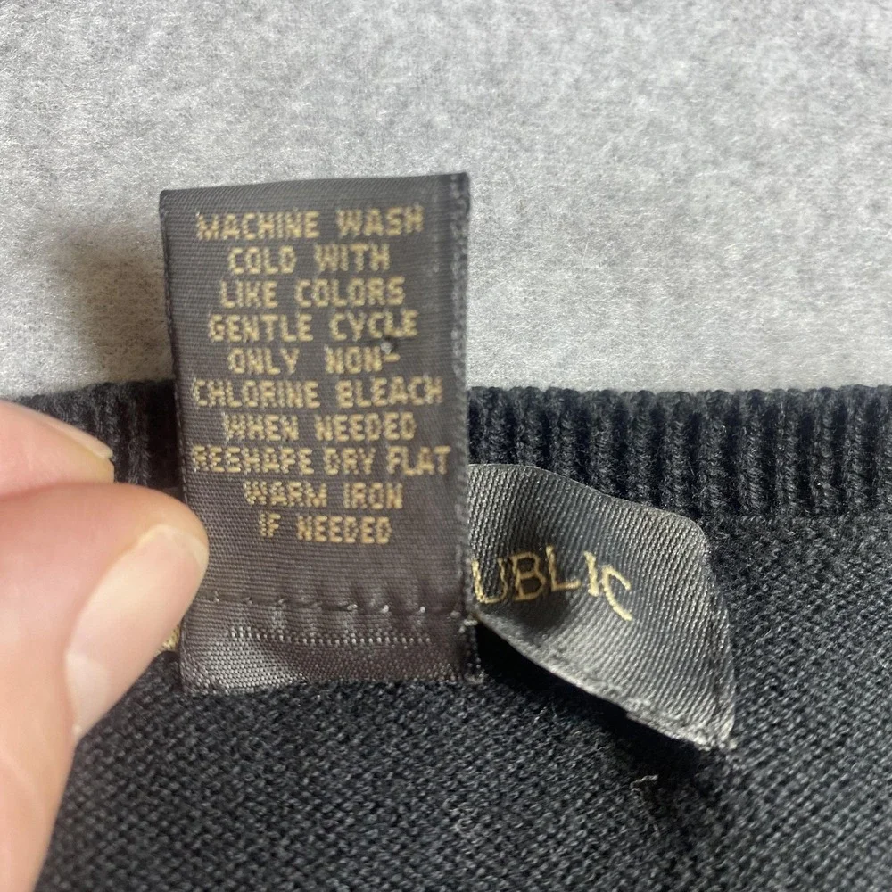 Banana Republic Sweater Mens‎ Medium Black Tan Stripe V Neck Cotton Pullover